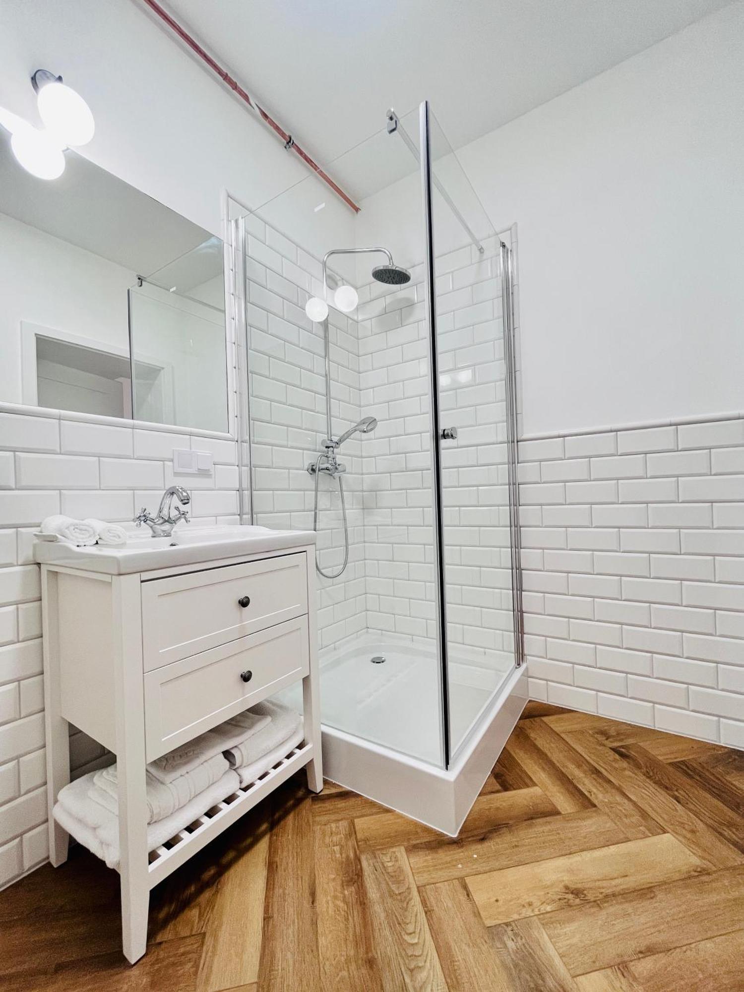 Apartamenty Kamienica Centrum - 1 Maja Lubiń Exteriör bild