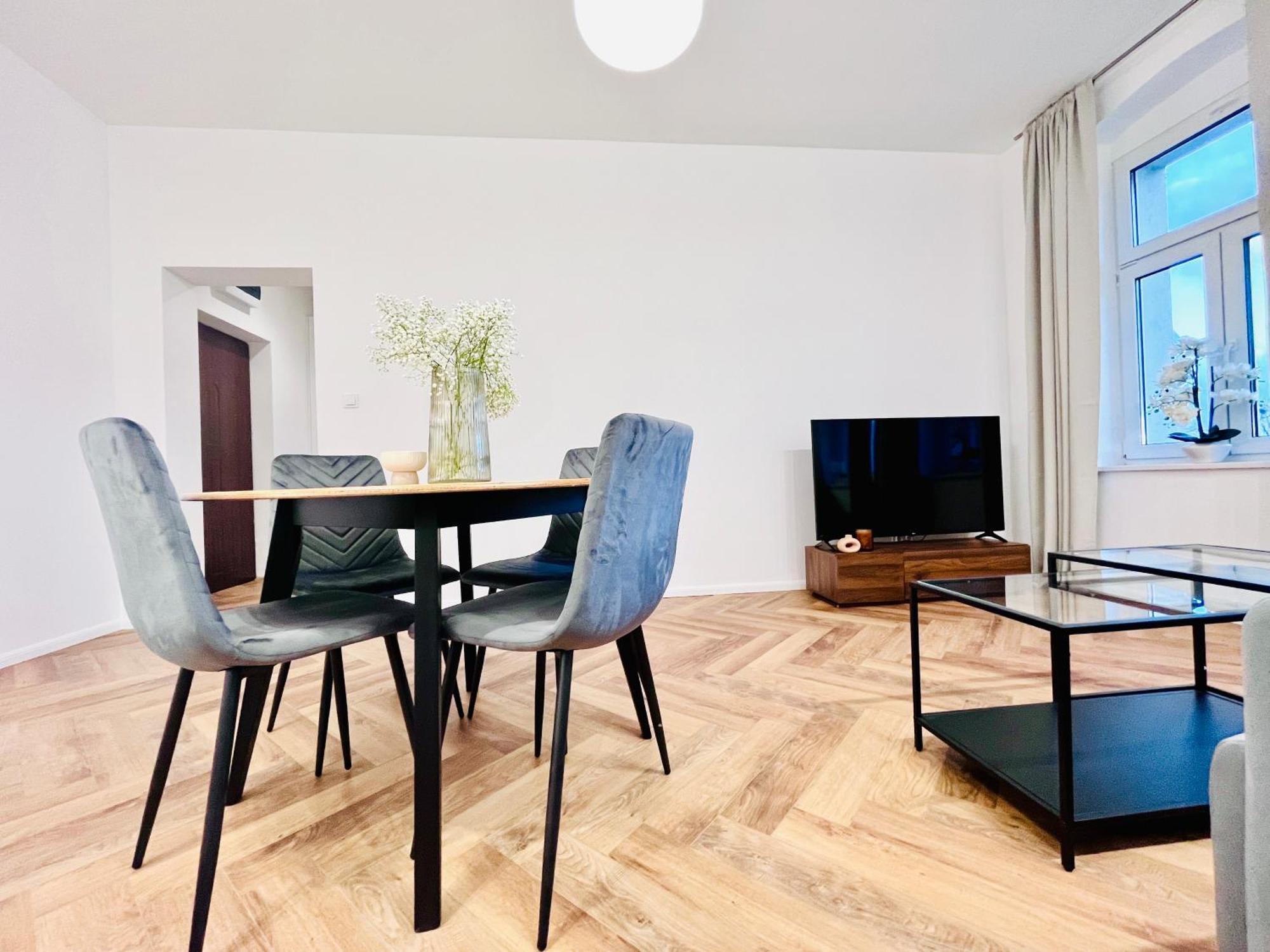 Apartamenty Kamienica Centrum - 1 Maja Lubiń Exteriör bild